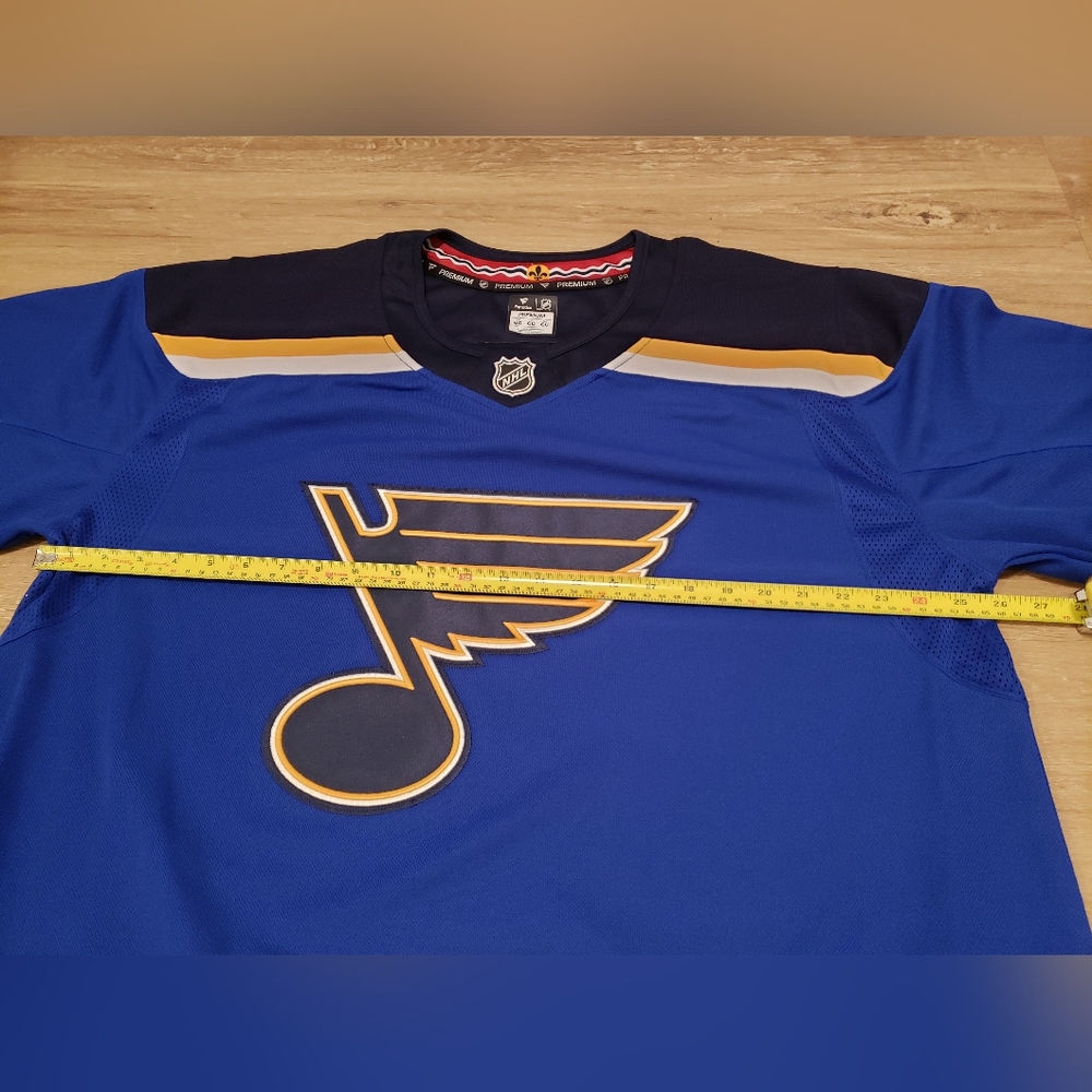 St. Louis Blues Fanatics Premium Jersey W/Fighting Strap Blue - Picture 4 of 6